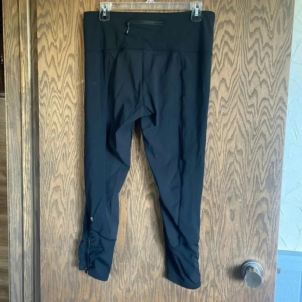 Black lululemon crop leggings 10